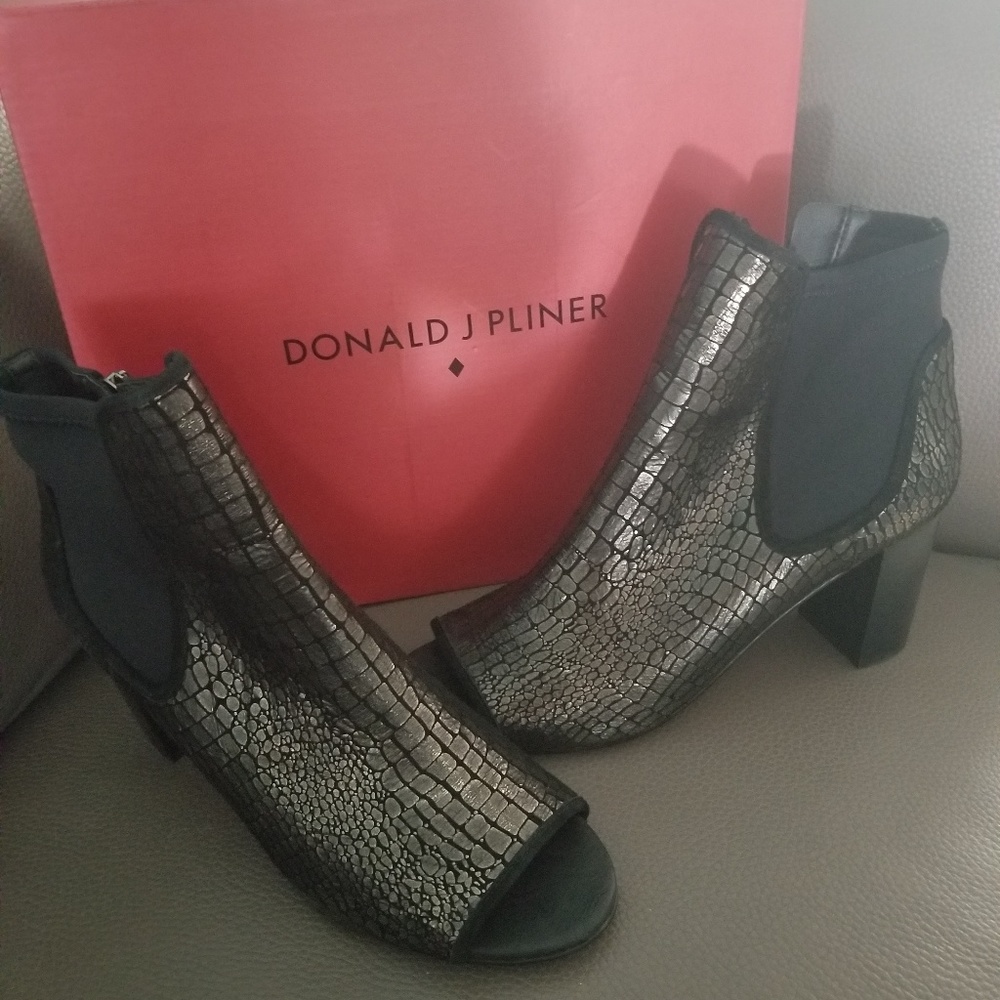 Donald J. Pliner peek-a-boo booties Size 8.5